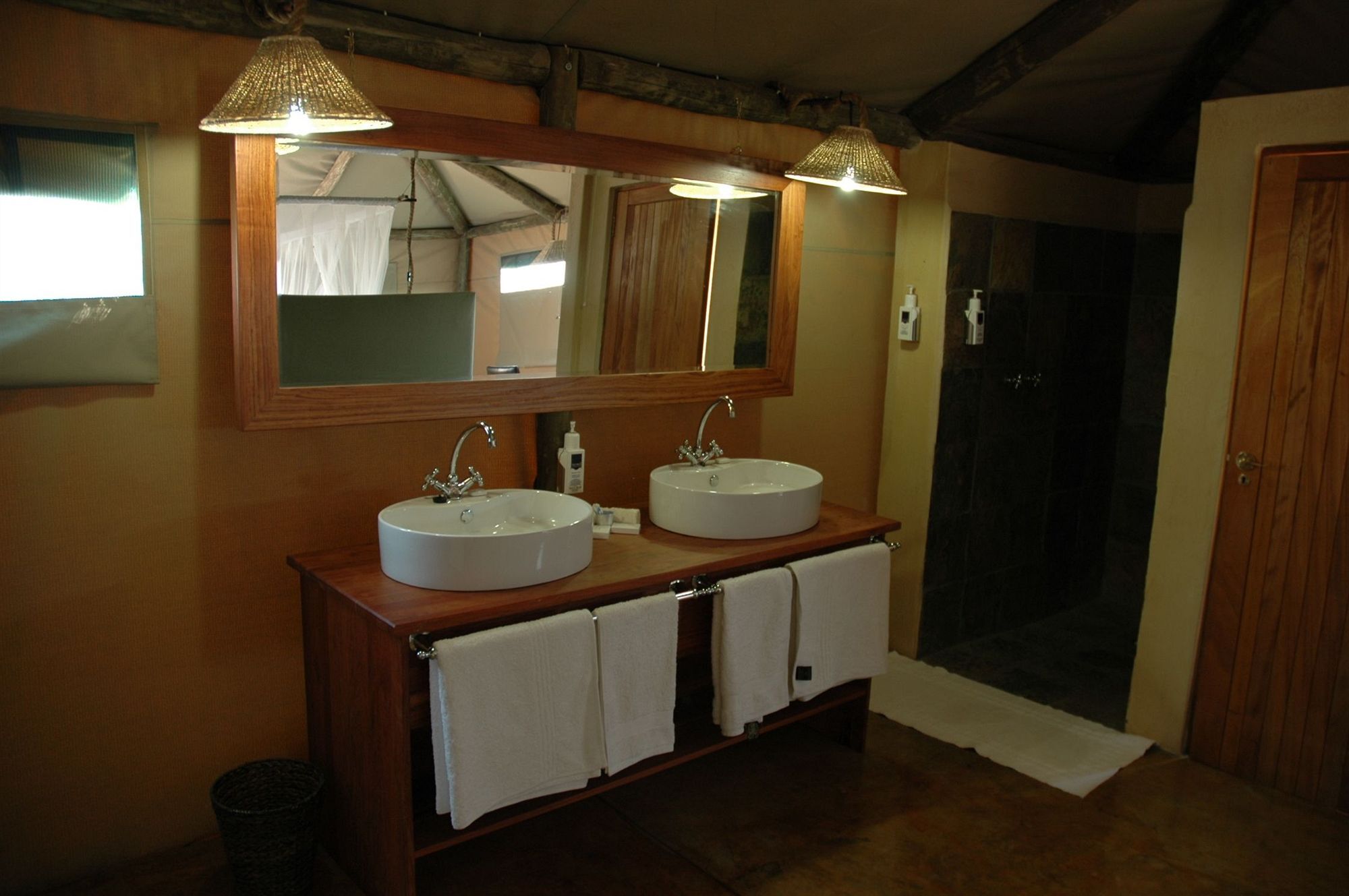 Eagle Tented Lodge & Spa Окаукуехо Екстериор снимка